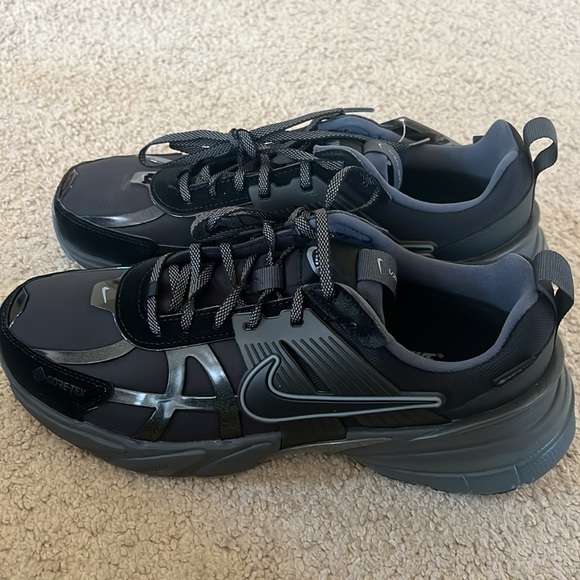 Nike Shoes - Nike women’s V2K Run GORE-TEX sneakers